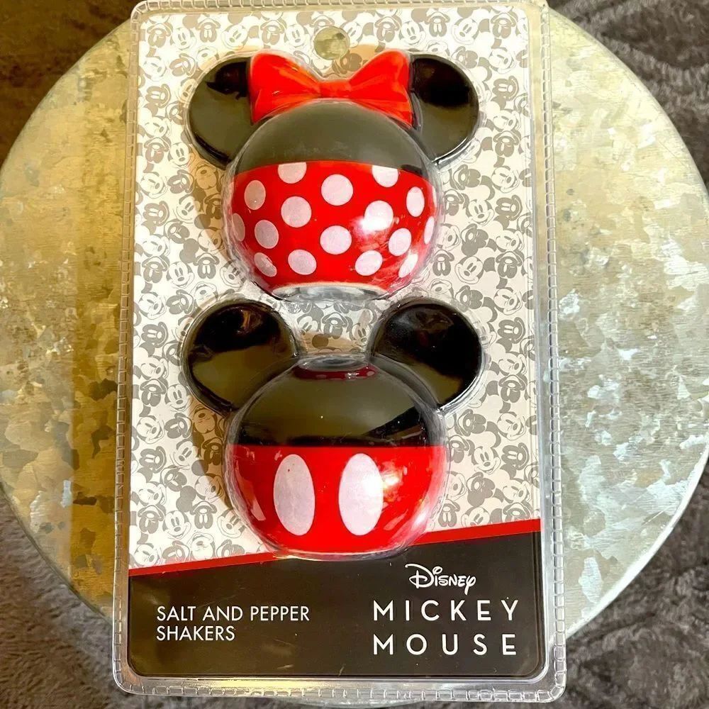 Disney salt and pepper shakers Mickey and Minnie